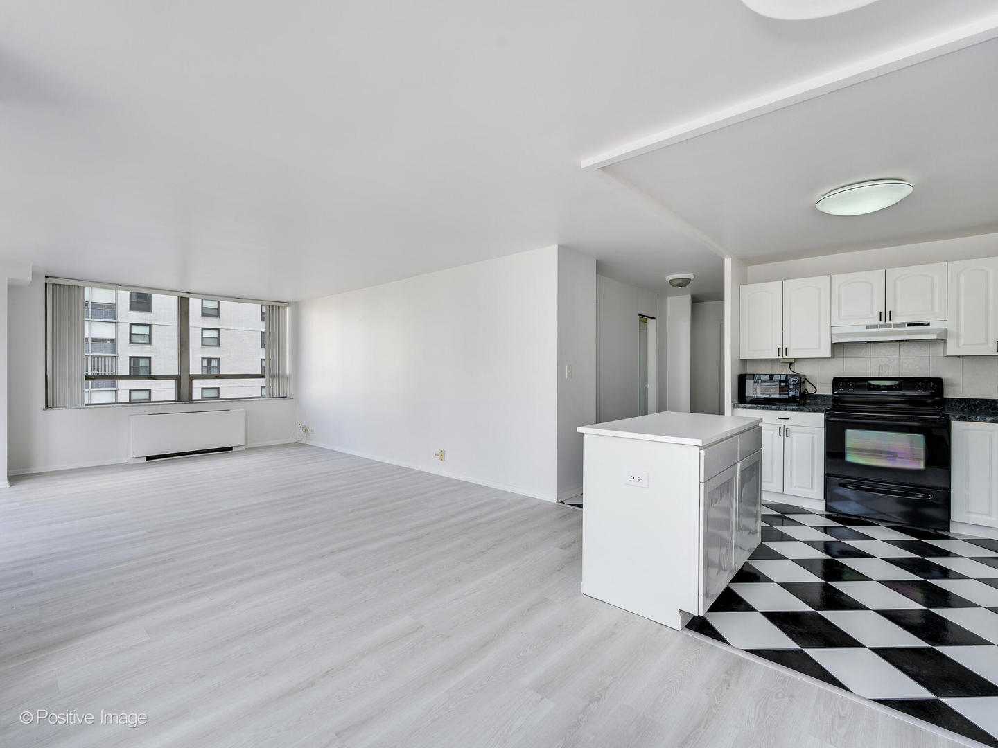 5701 N Sheridan Road Unit: 9L