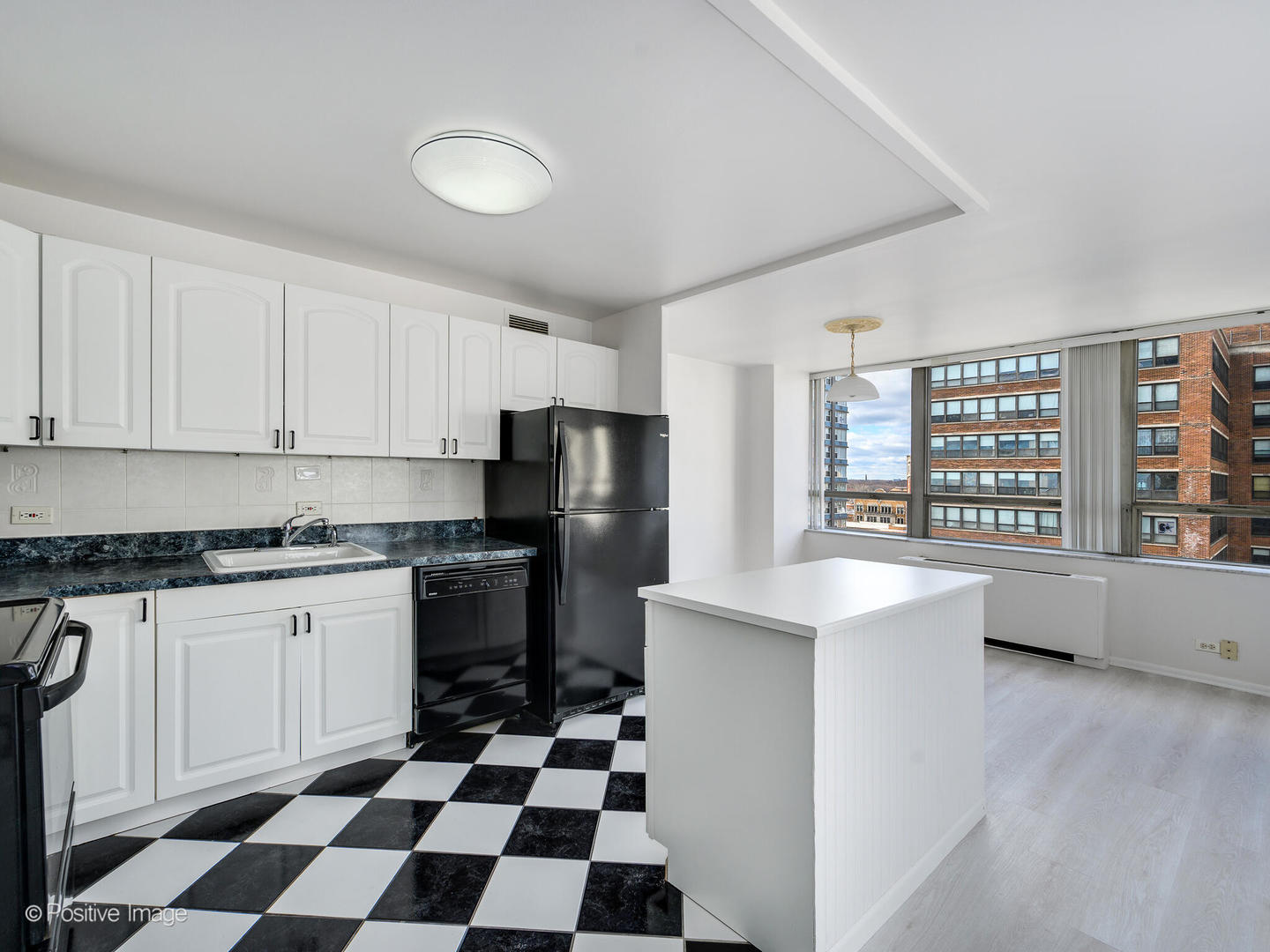 5701 N Sheridan Road Unit: 9L