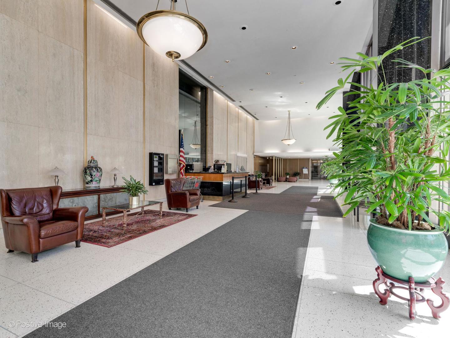 5701 N Sheridan Road Unit: 9L