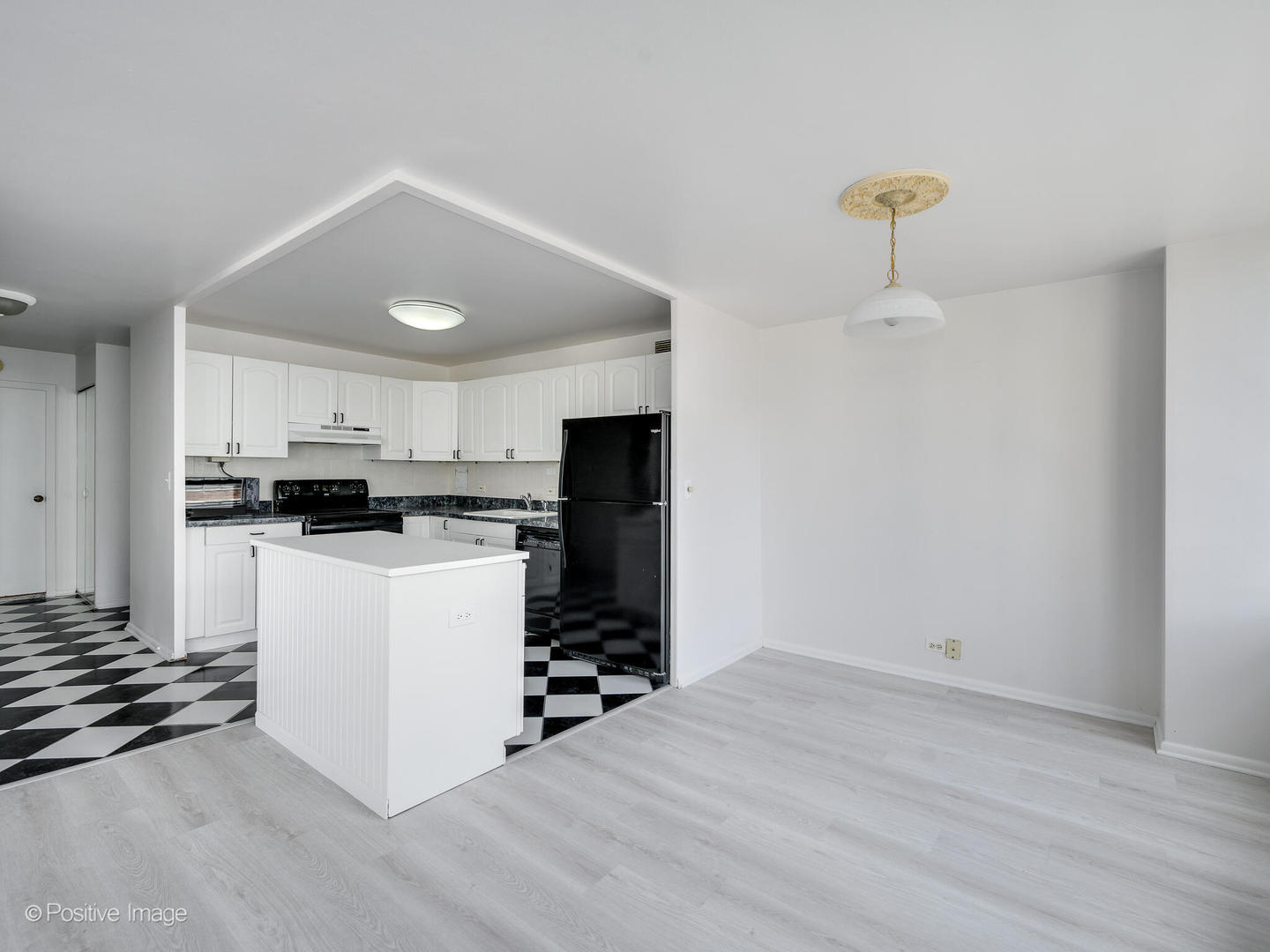 5701 N Sheridan Road Unit: 9L