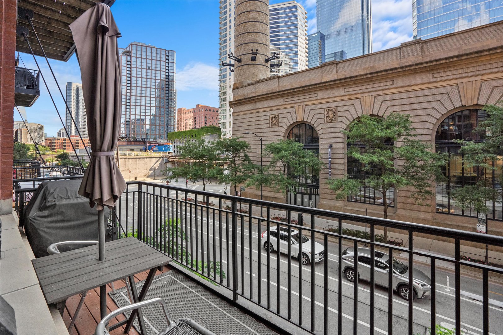 226 N CLINTON Street Unit: 220