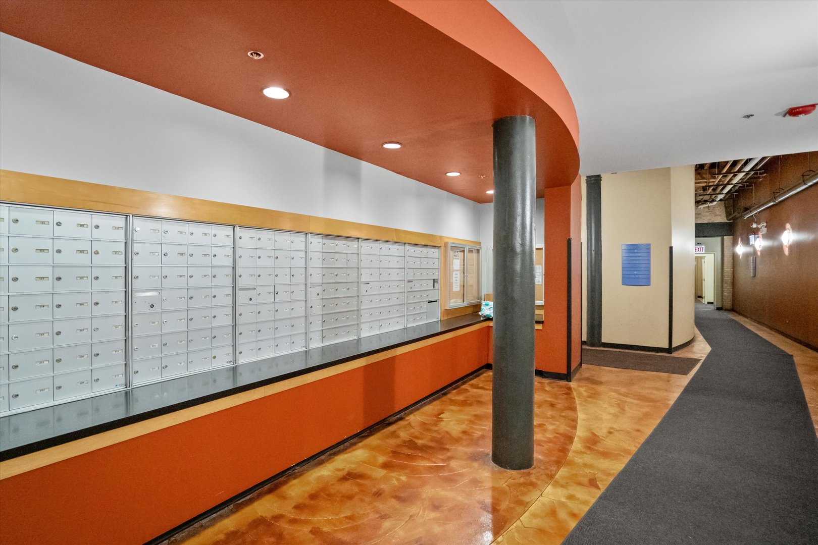 226 N CLINTON Street Unit: 220