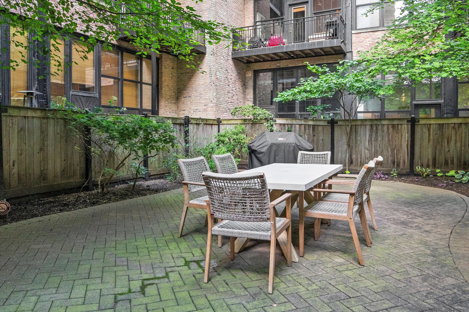 226 N CLINTON Street Unit: 220