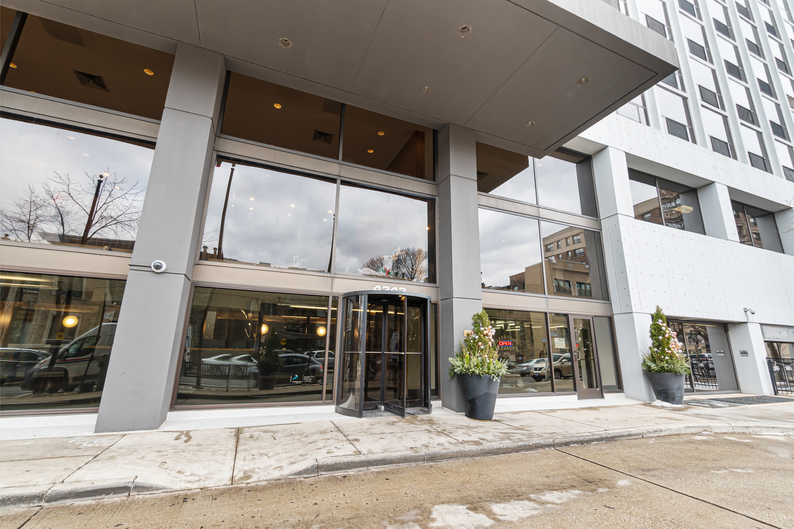 4343 N Clarendon Avenue Unit: 1505