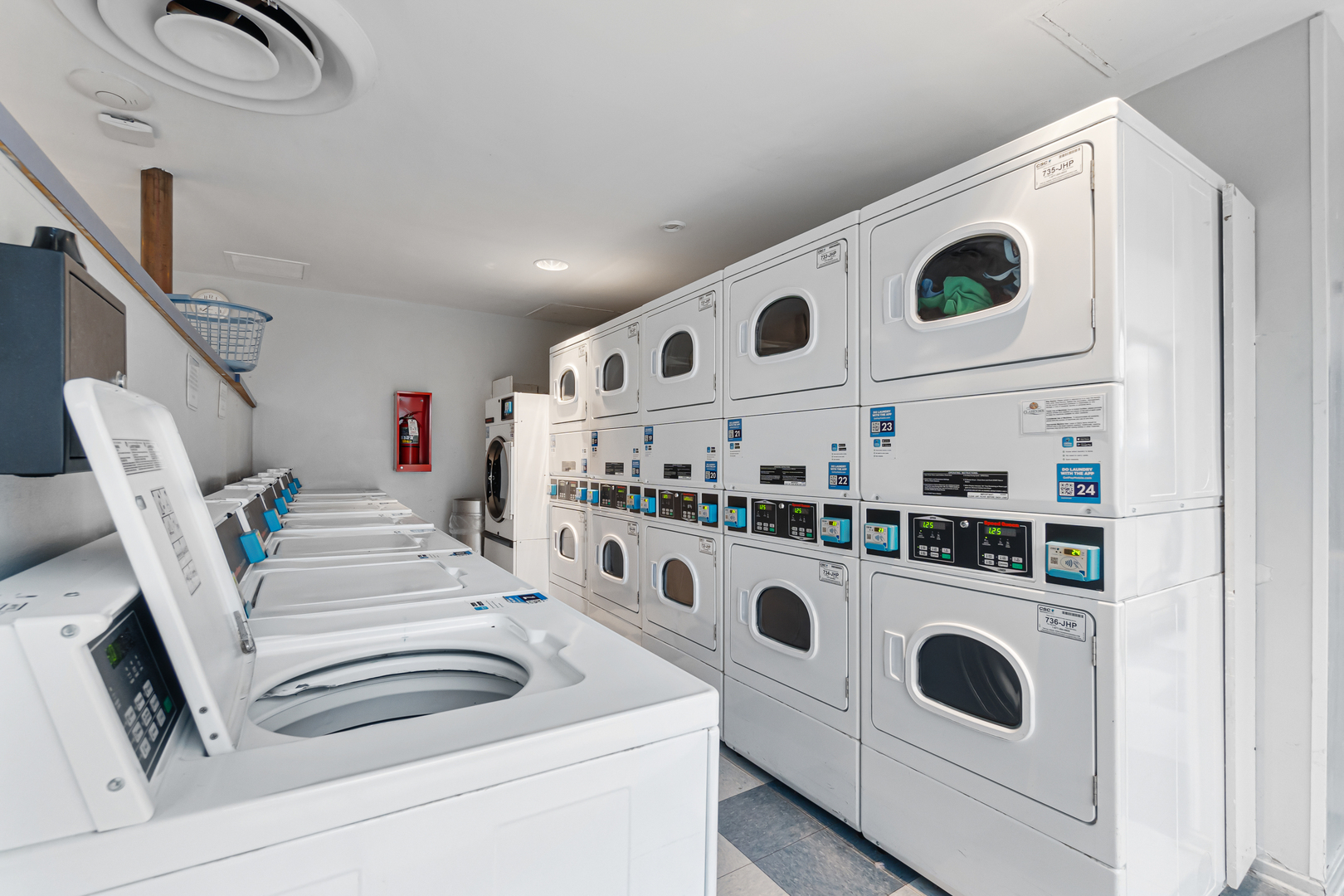 4343 N Clarendon Avenue Unit: 1505