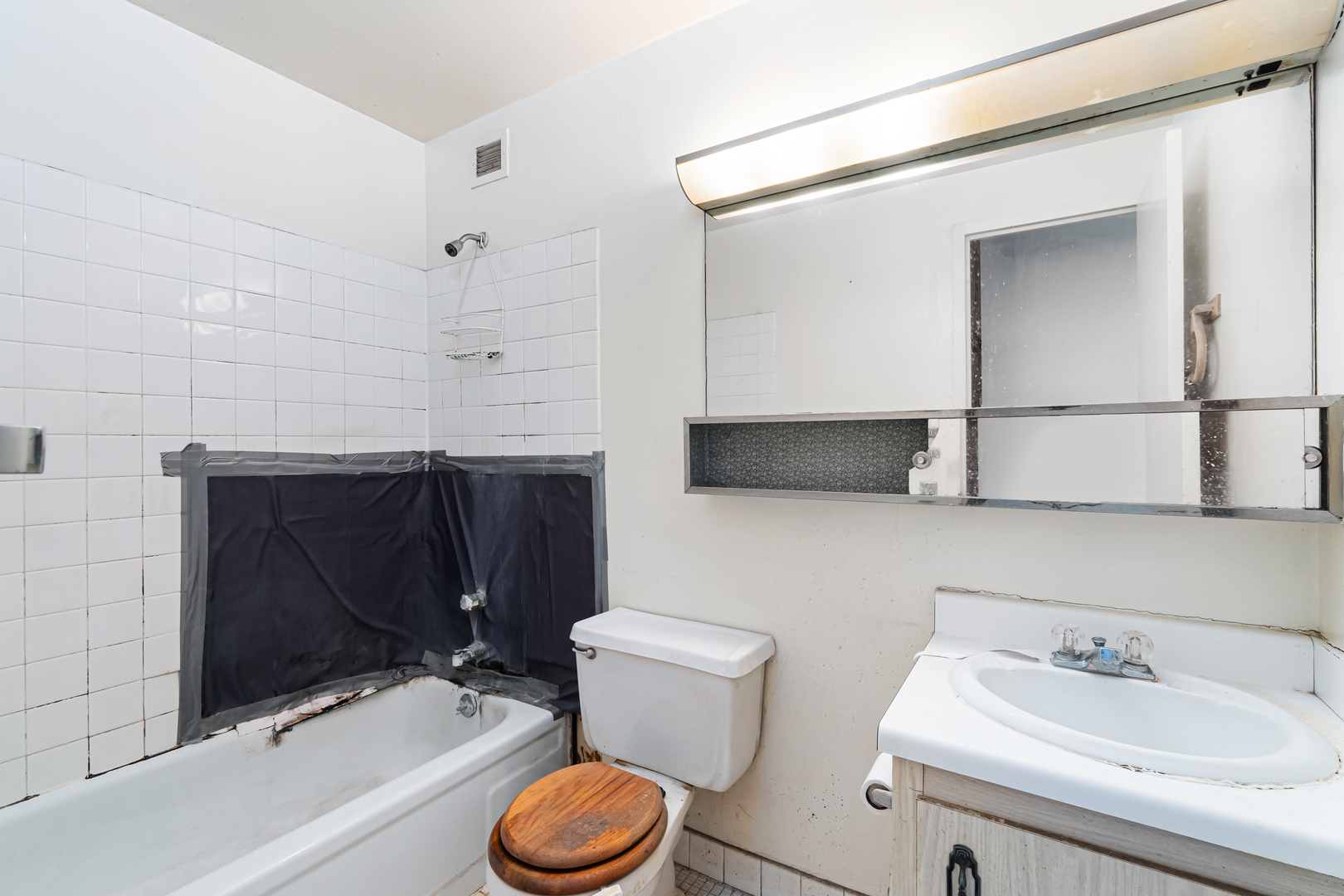 4343 N Clarendon Avenue Unit: 1505