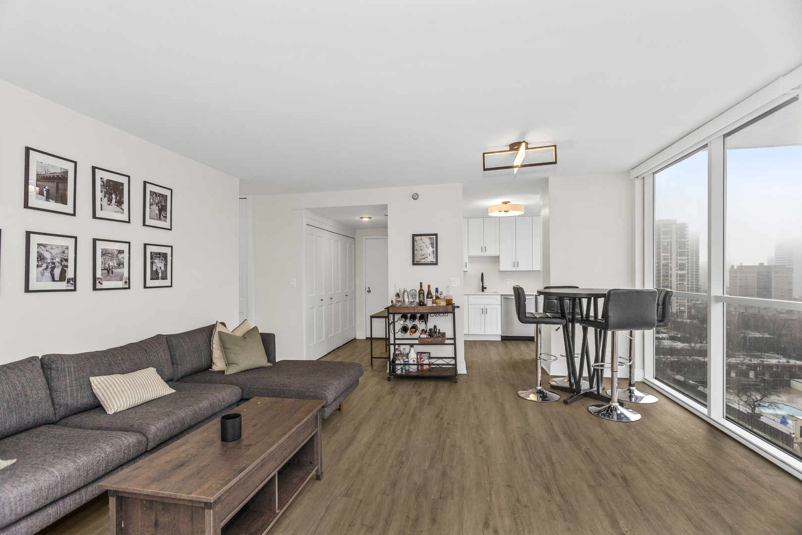 1212 N La Salle Drive Unit: 1501