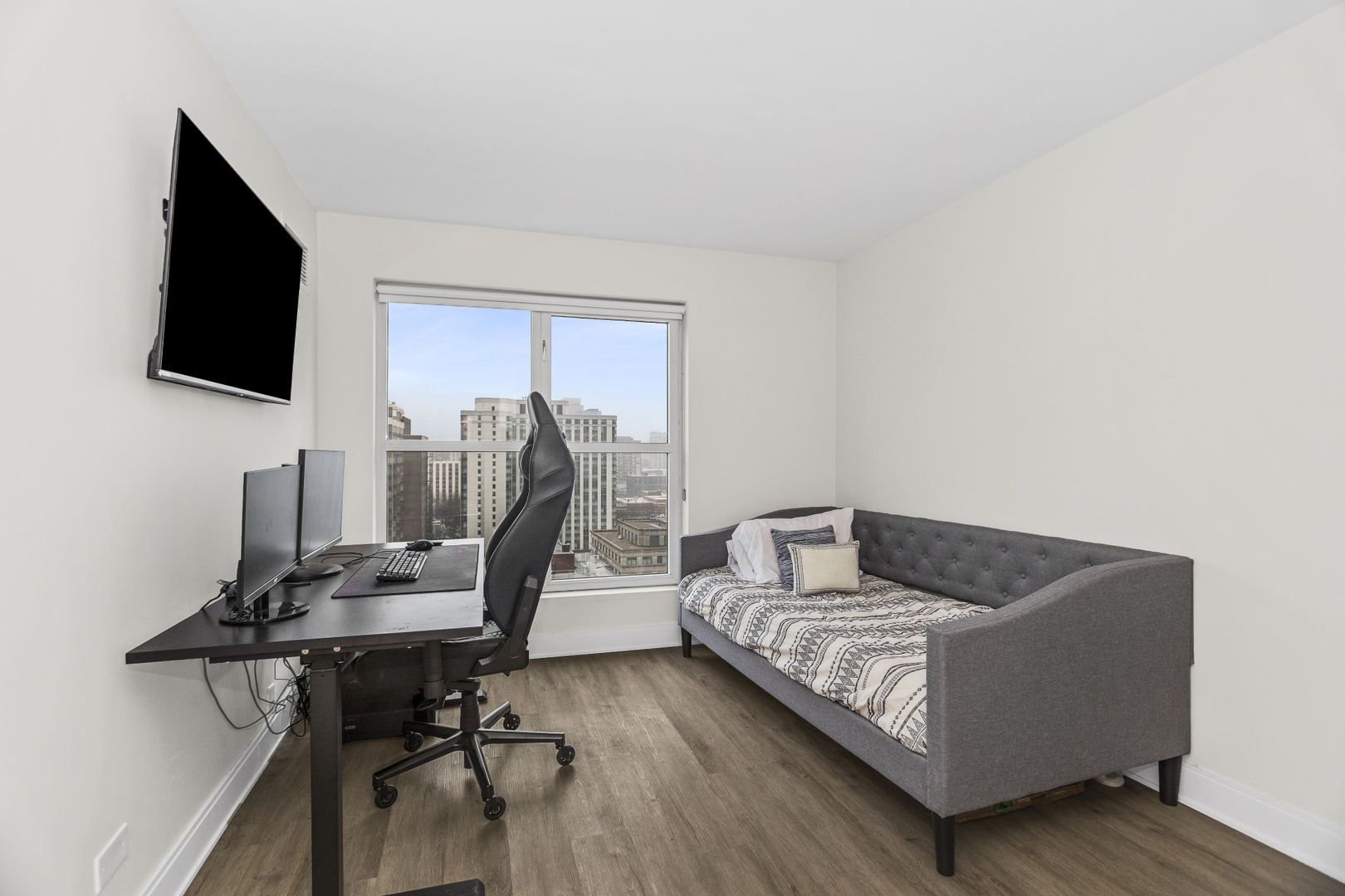 1212 N La Salle Drive Unit: 1501