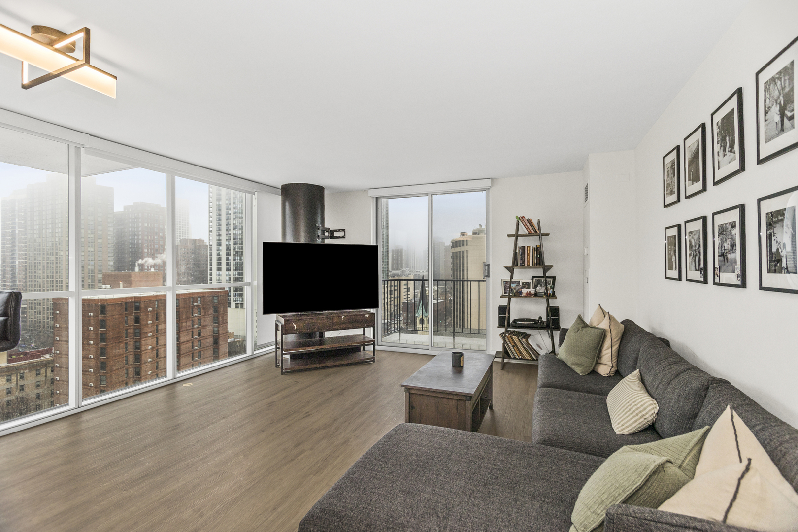 1212 N La Salle Drive Unit: 1501