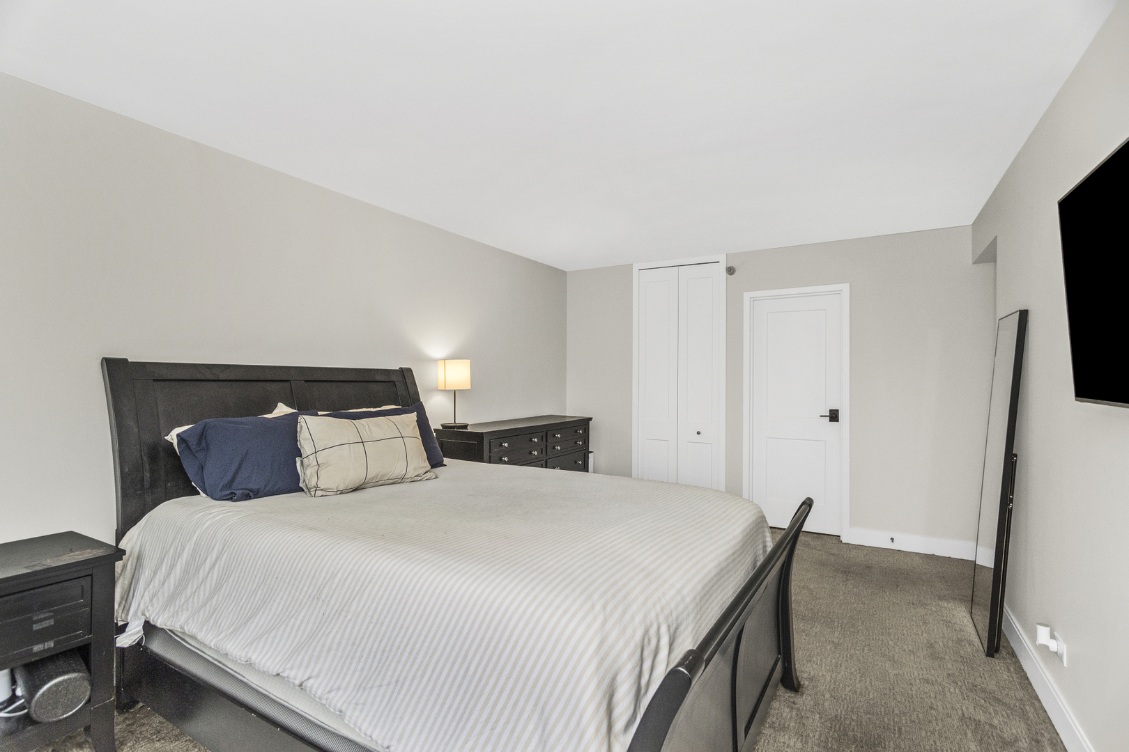 1212 N La Salle Drive Unit: 1501