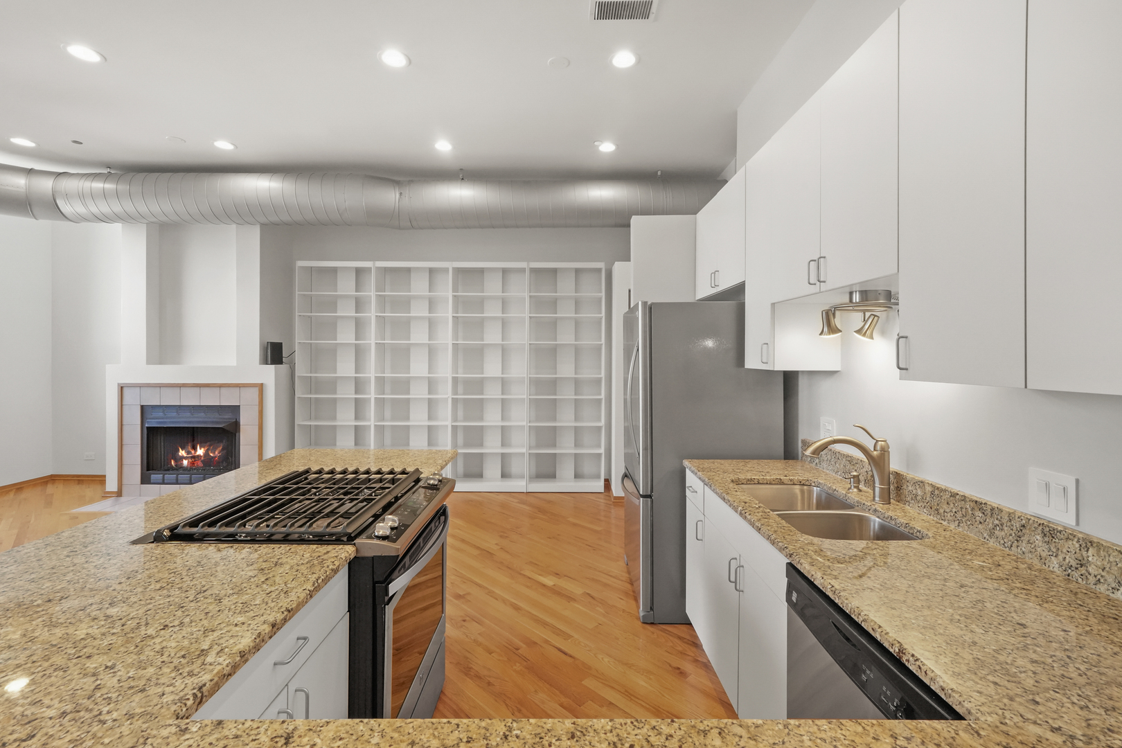 910 S MICHIGAN Avenue Unit: 914