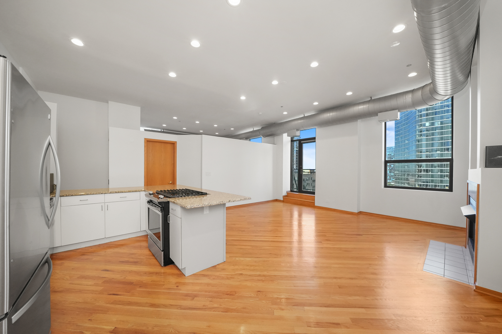 910 S MICHIGAN Avenue Unit: 914