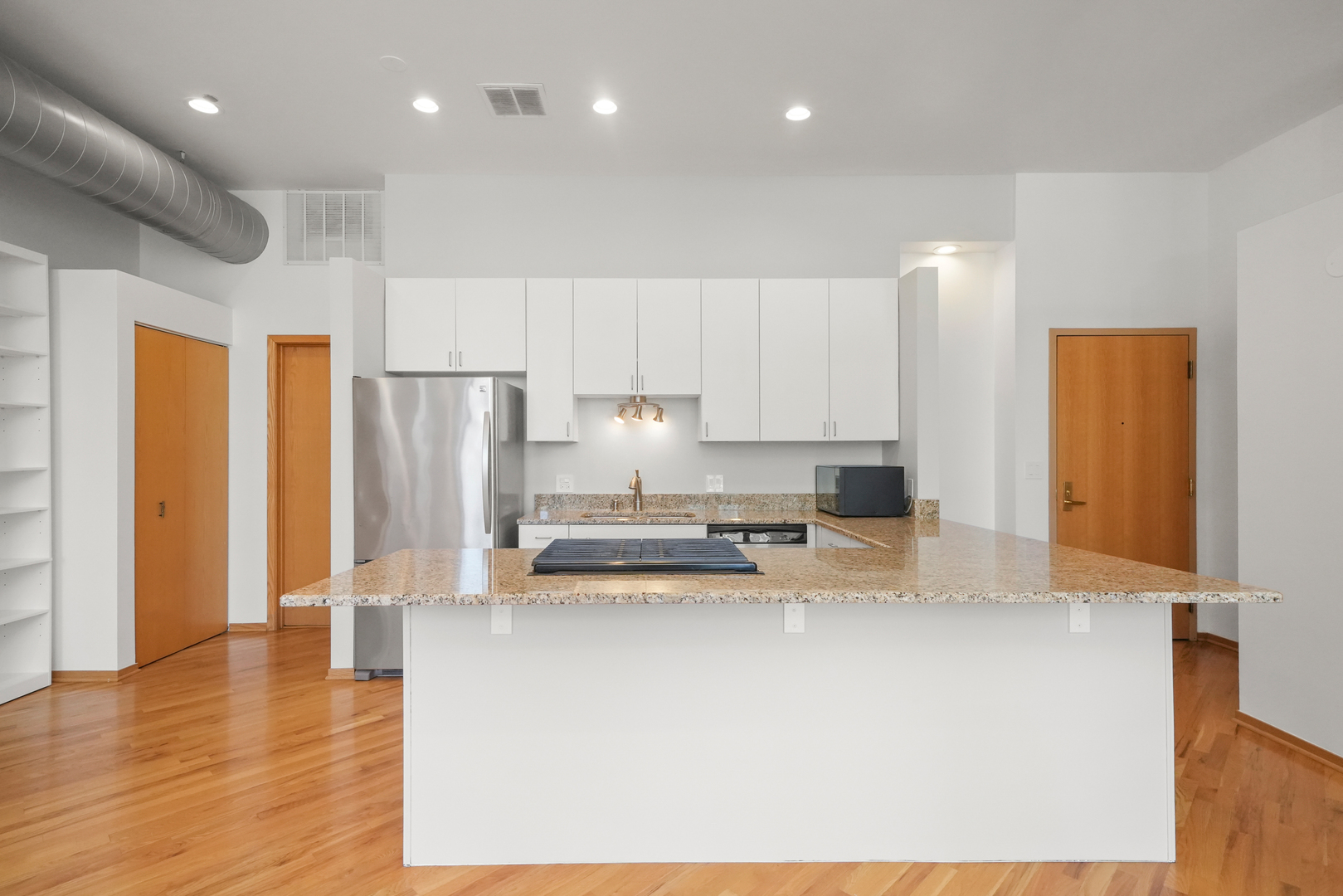 910 S MICHIGAN Avenue Unit: 914
