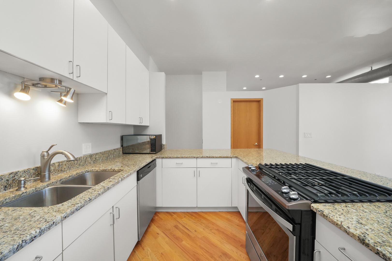 910 S MICHIGAN Avenue Unit: 914