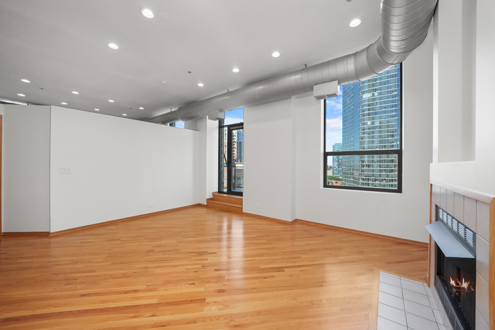 910 S MICHIGAN Avenue Unit: 914