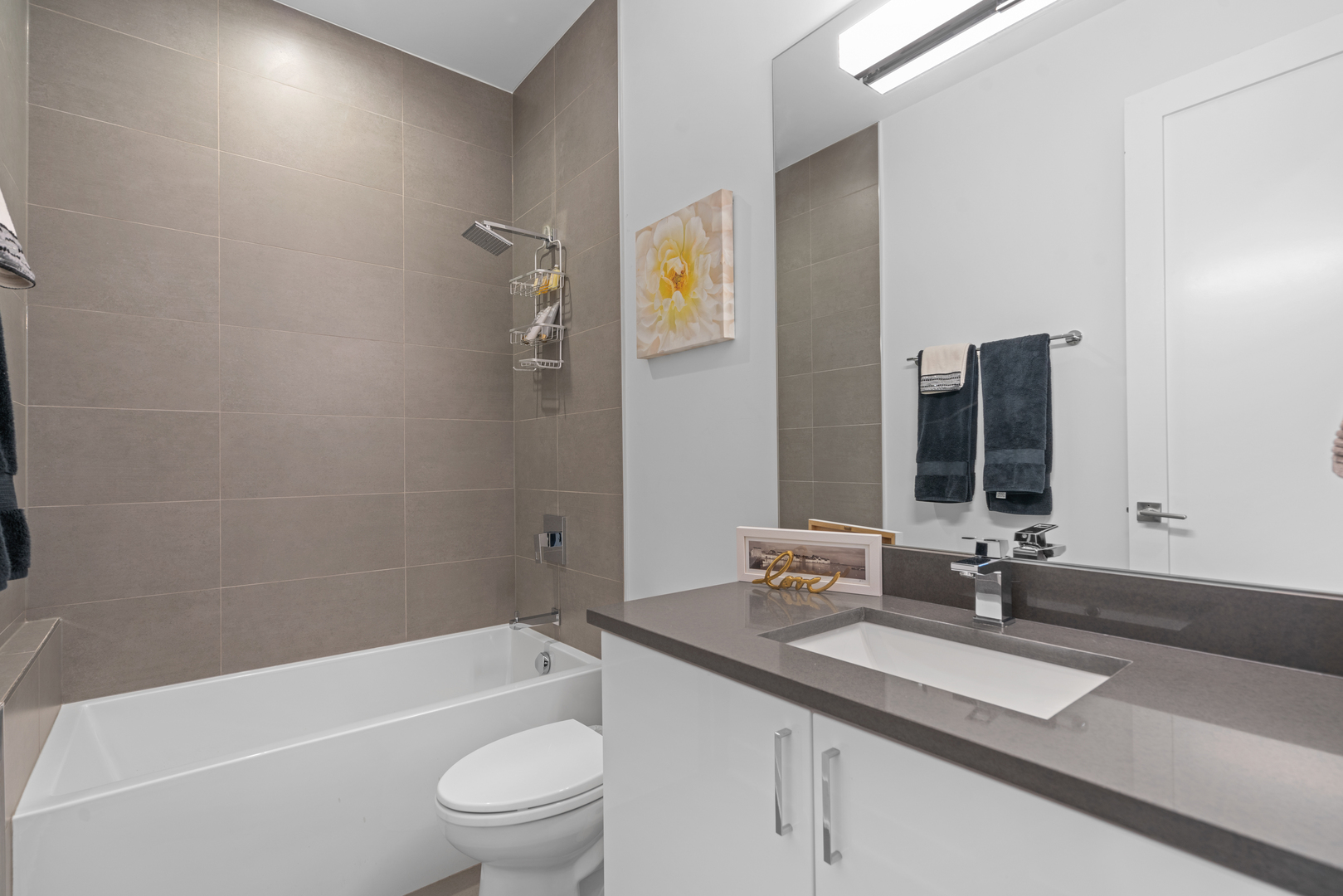 2649 N Mildred Avenue Unit: 2N