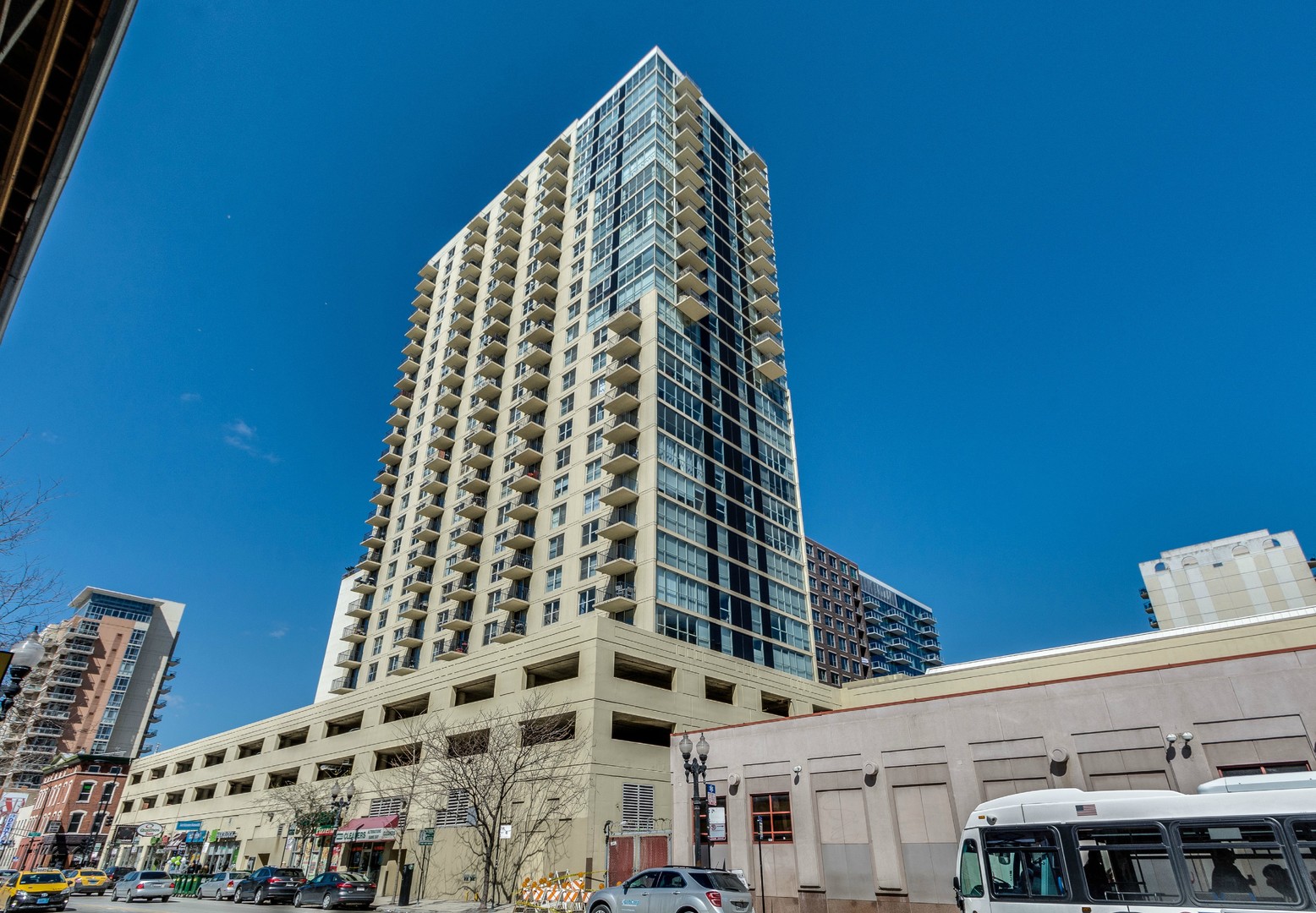 1212 N LaSalle Street Unit: 1705