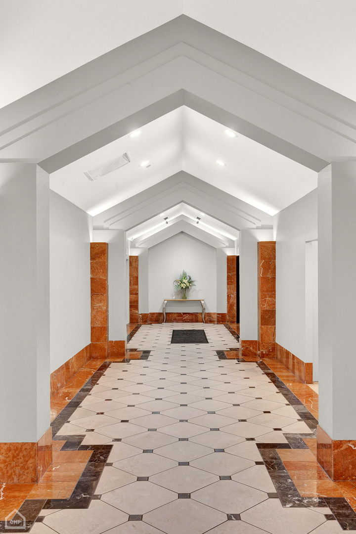 1212 N LaSalle Street Unit: 1705