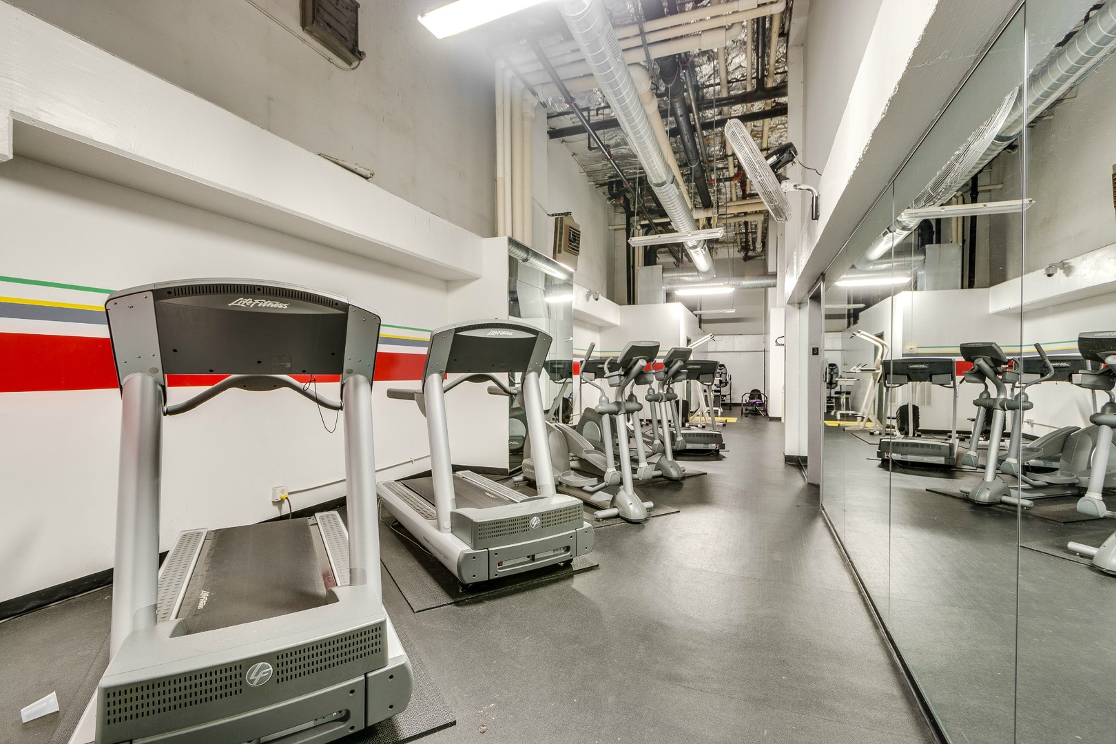 1212 N LaSalle Street Unit: 1705