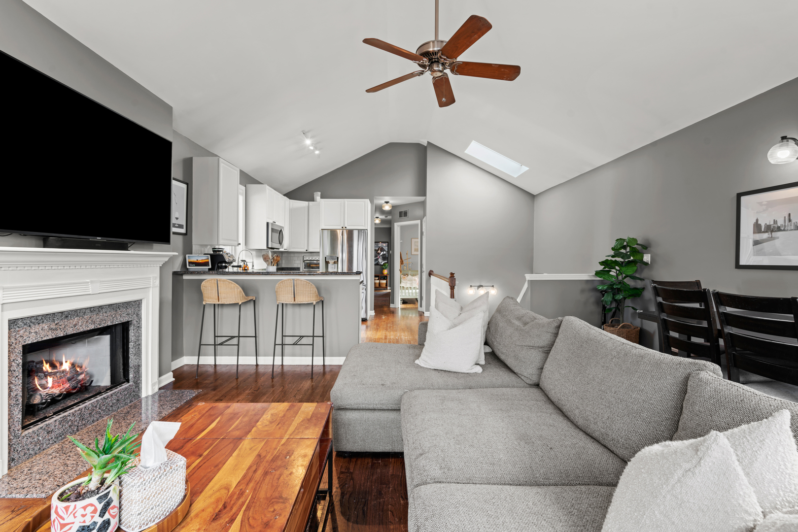 3041 N RACINE Avenue Unit: 3