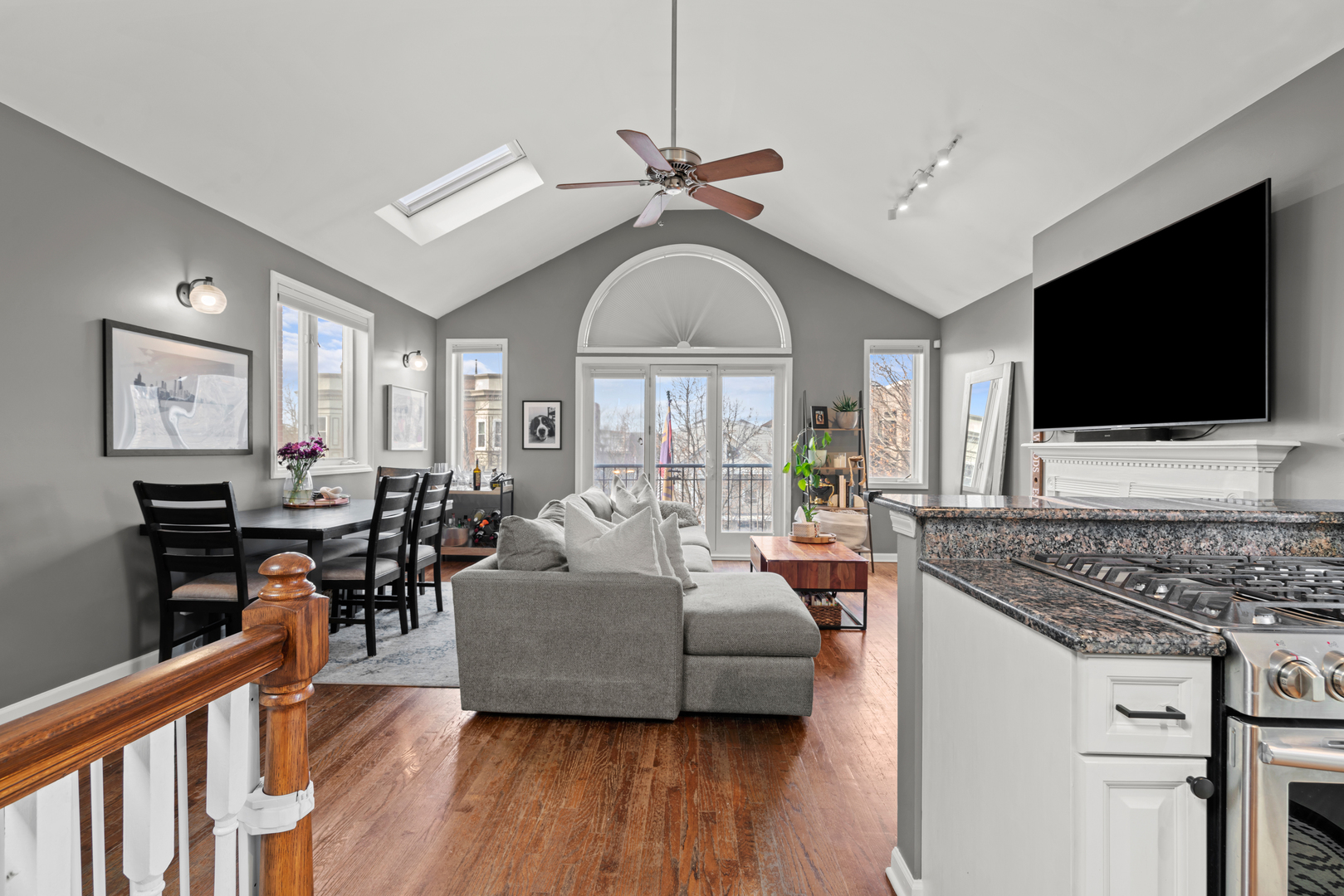 3041 N RACINE Avenue Unit: 3