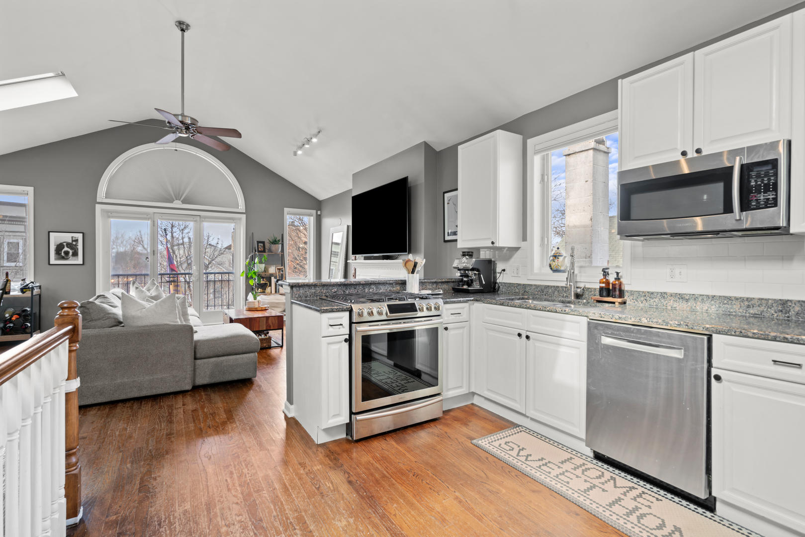 3041 N RACINE Avenue Unit: 3