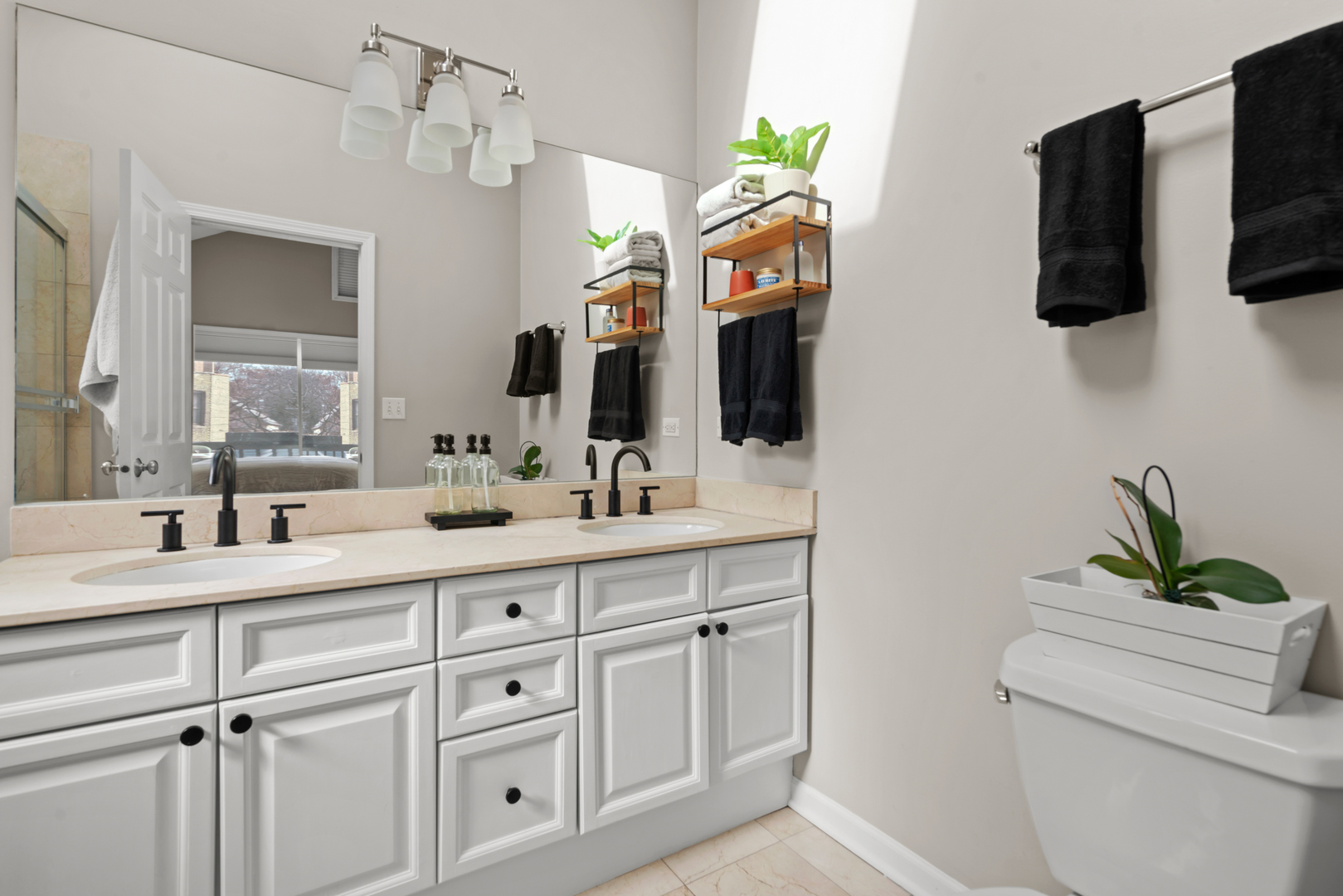 3041 N RACINE Avenue Unit: 3
