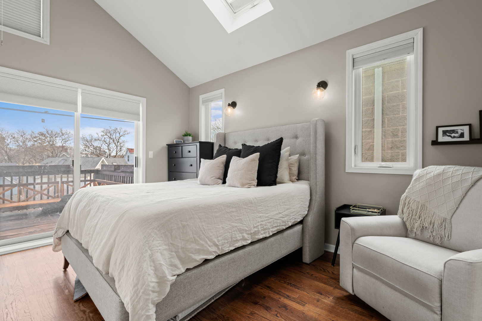 3041 N RACINE Avenue Unit: 3