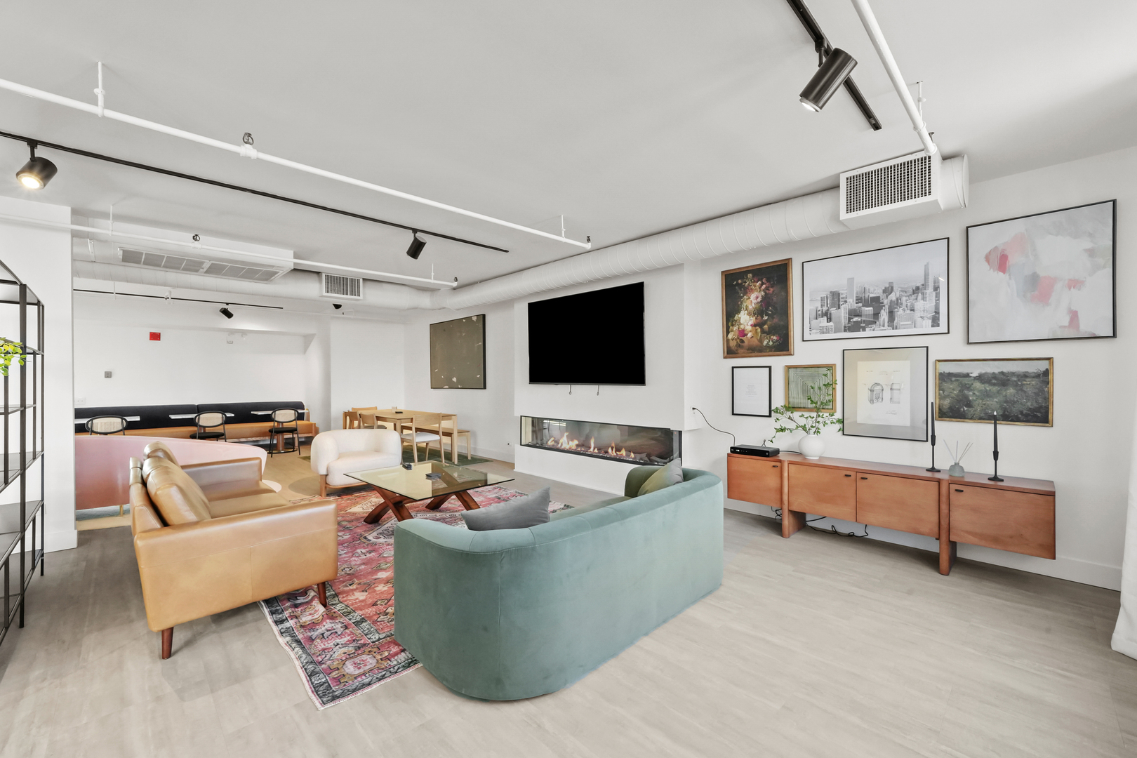 728 W Jackson Boulevard Unit: 324