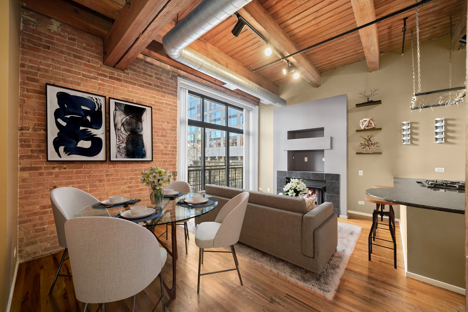 728 W Jackson Boulevard Unit: 324