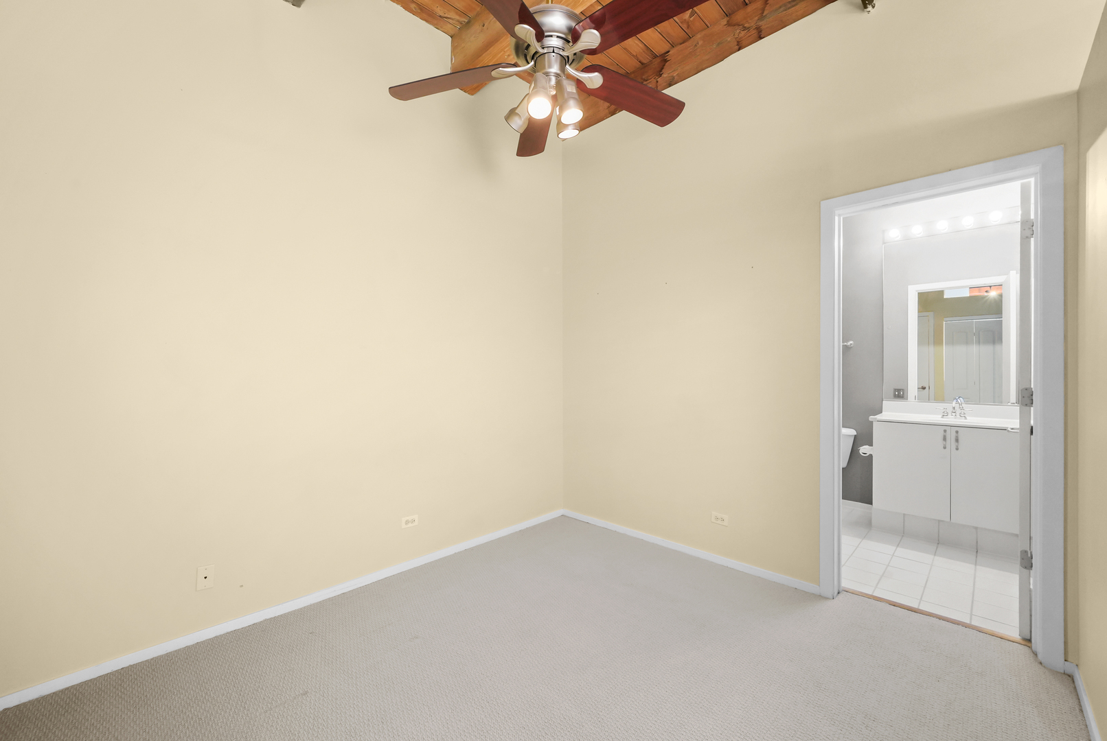 728 W Jackson Boulevard Unit: 324
