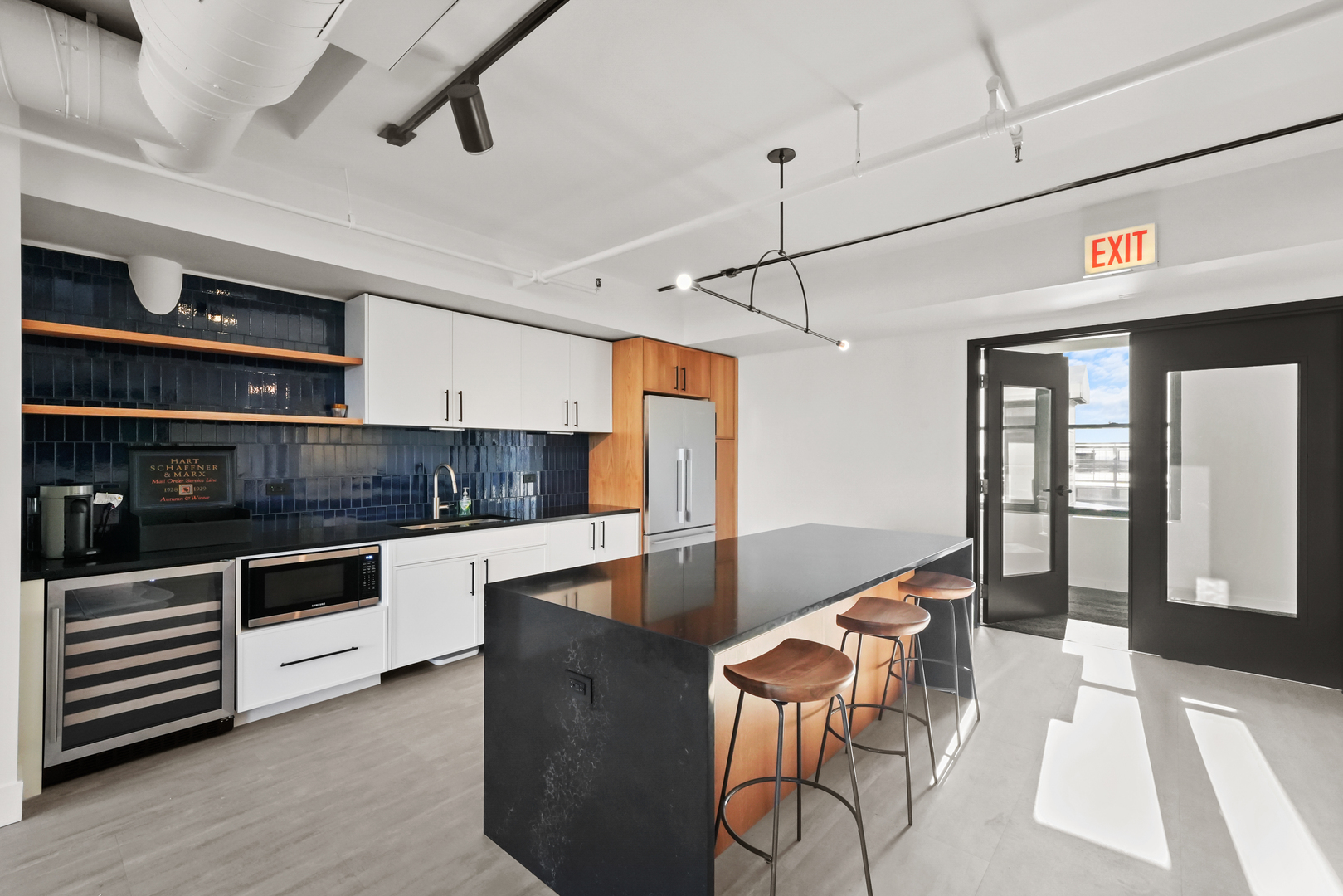 728 W Jackson Boulevard Unit: 324
