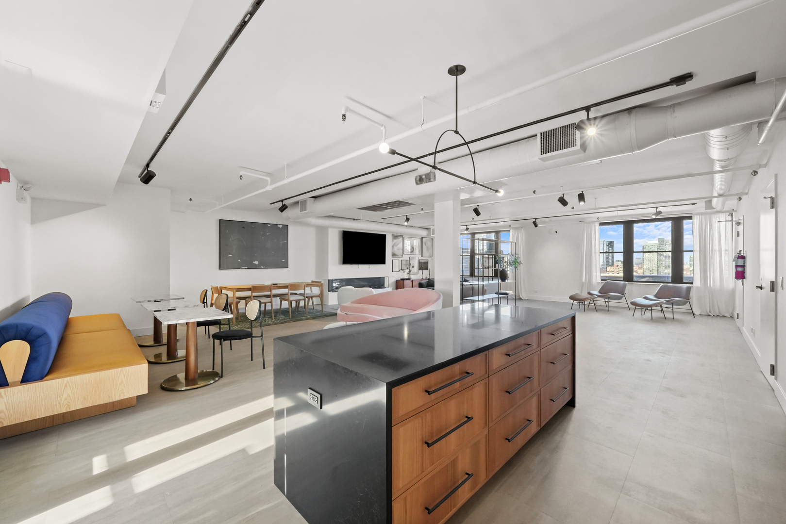 728 W Jackson Boulevard Unit: 324