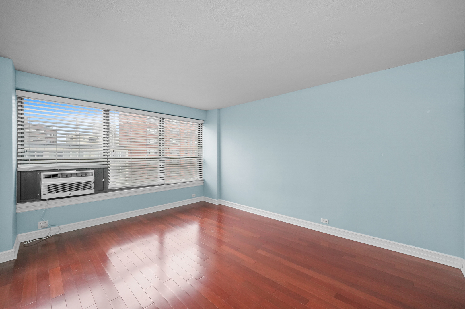 2930 N Sheridan Road Unit: 1411