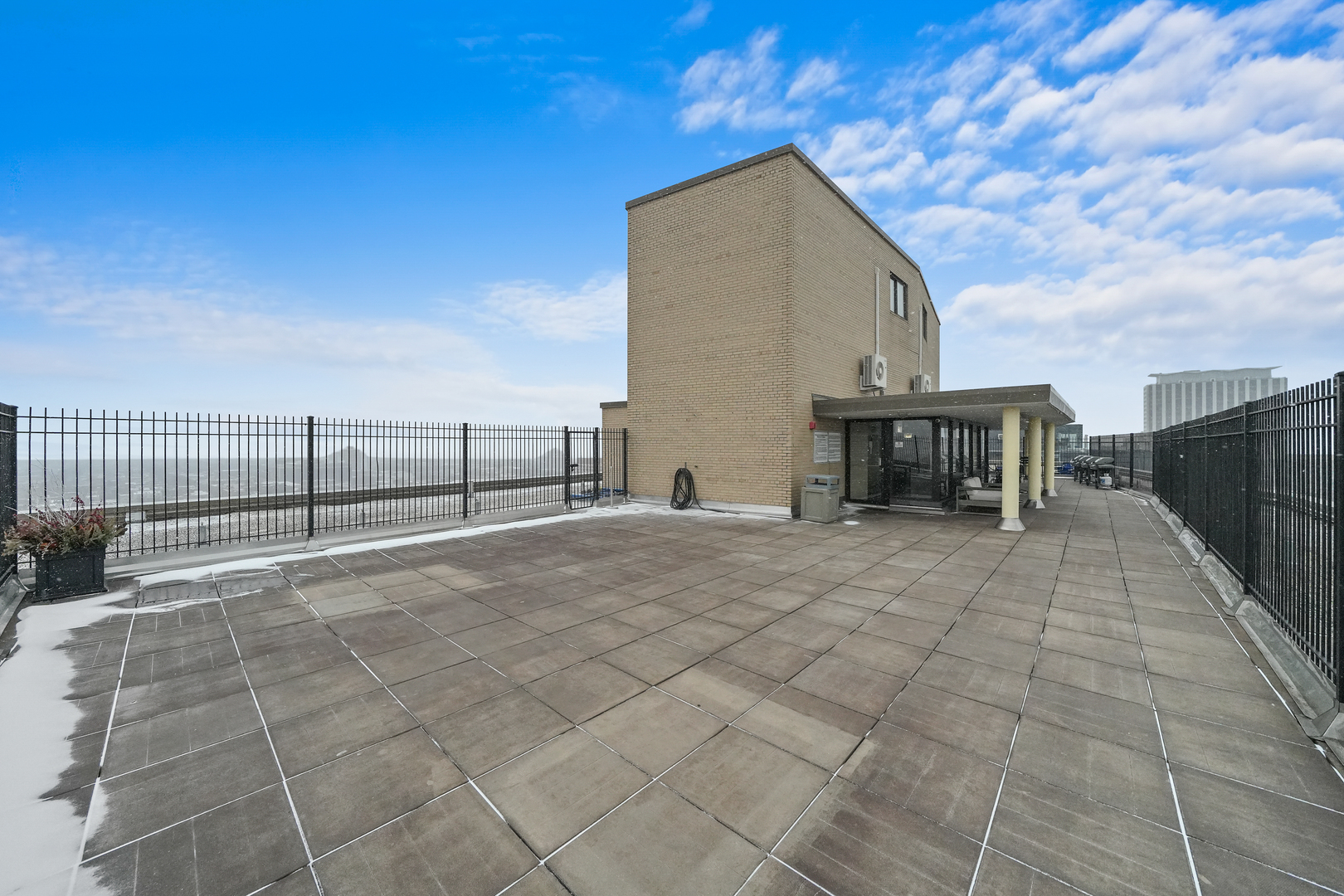 2930 N Sheridan Road Unit: 1411