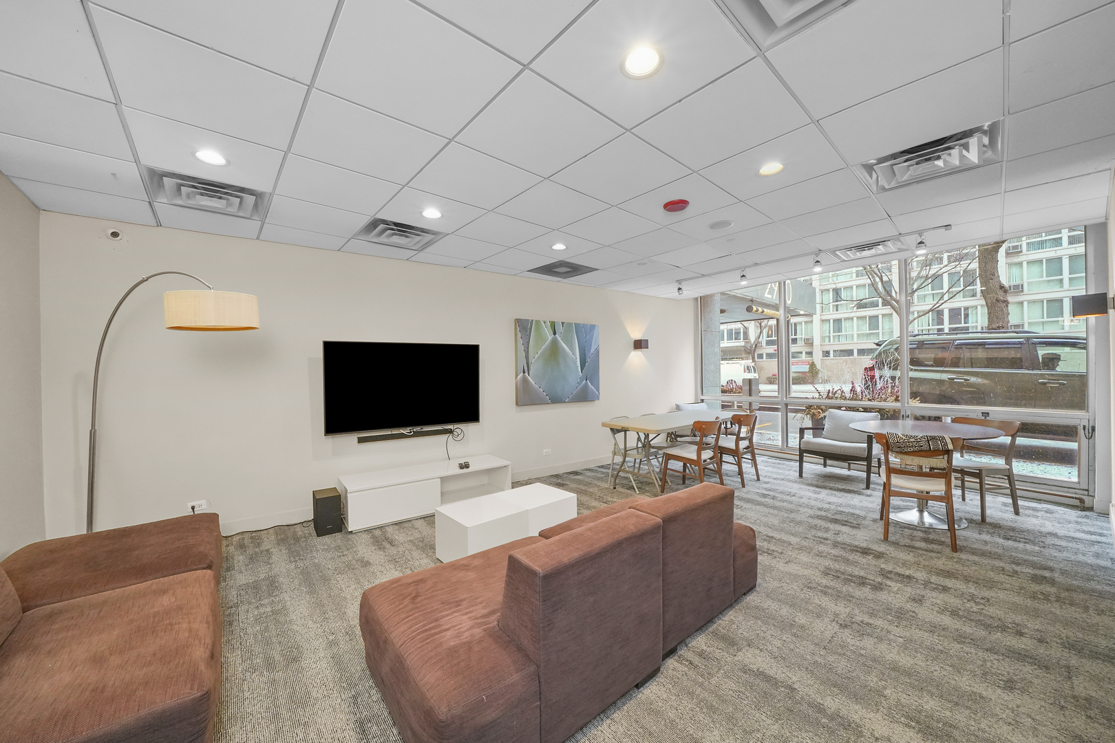 2930 N Sheridan Road Unit: 1411