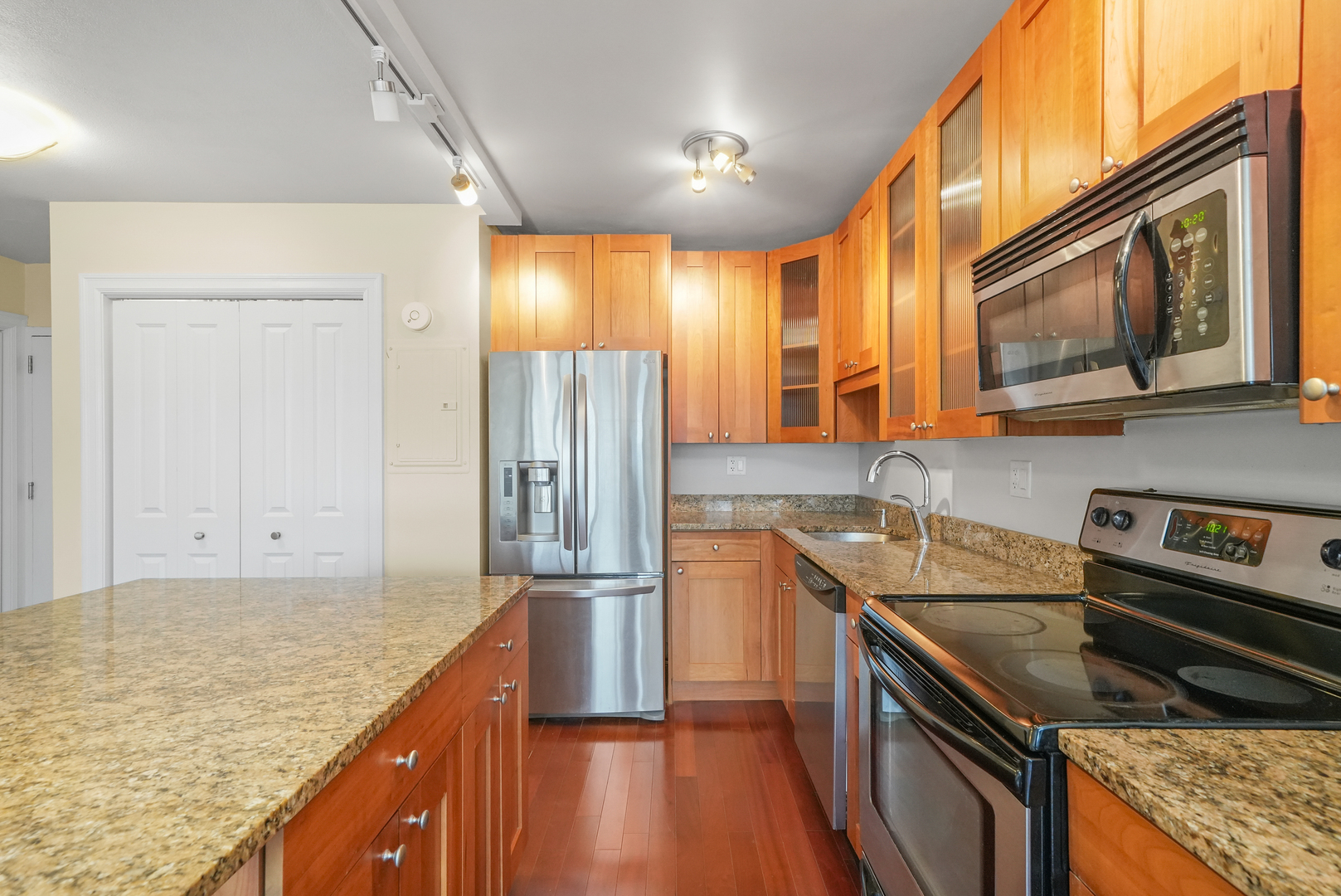 2930 N Sheridan Road Unit: 1411