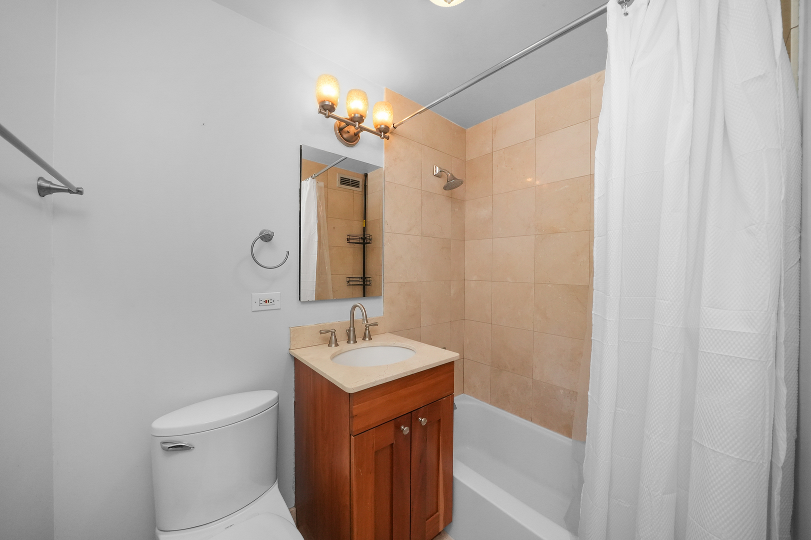 2930 N Sheridan Road Unit: 1411