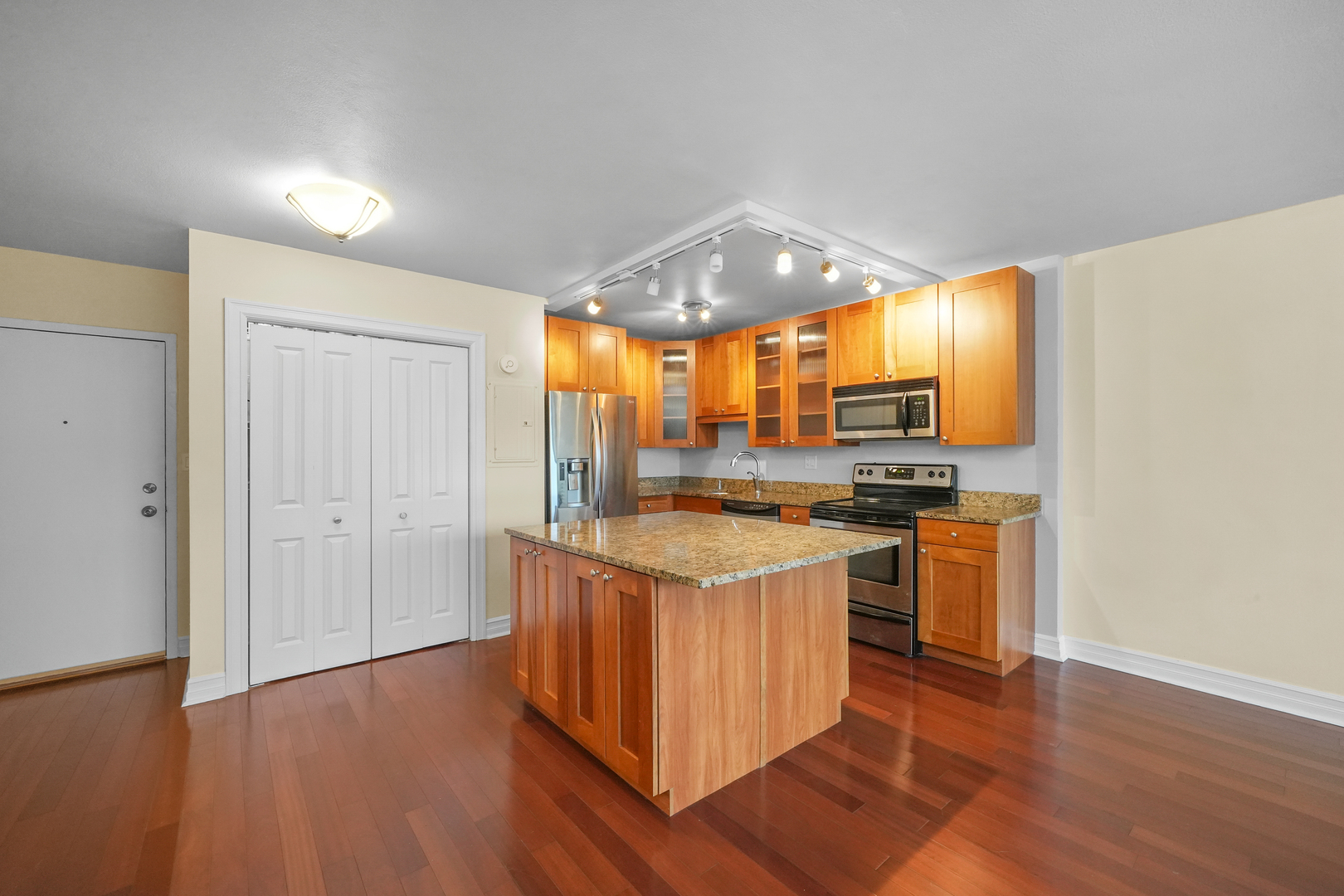 2930 N Sheridan Road Unit: 1411