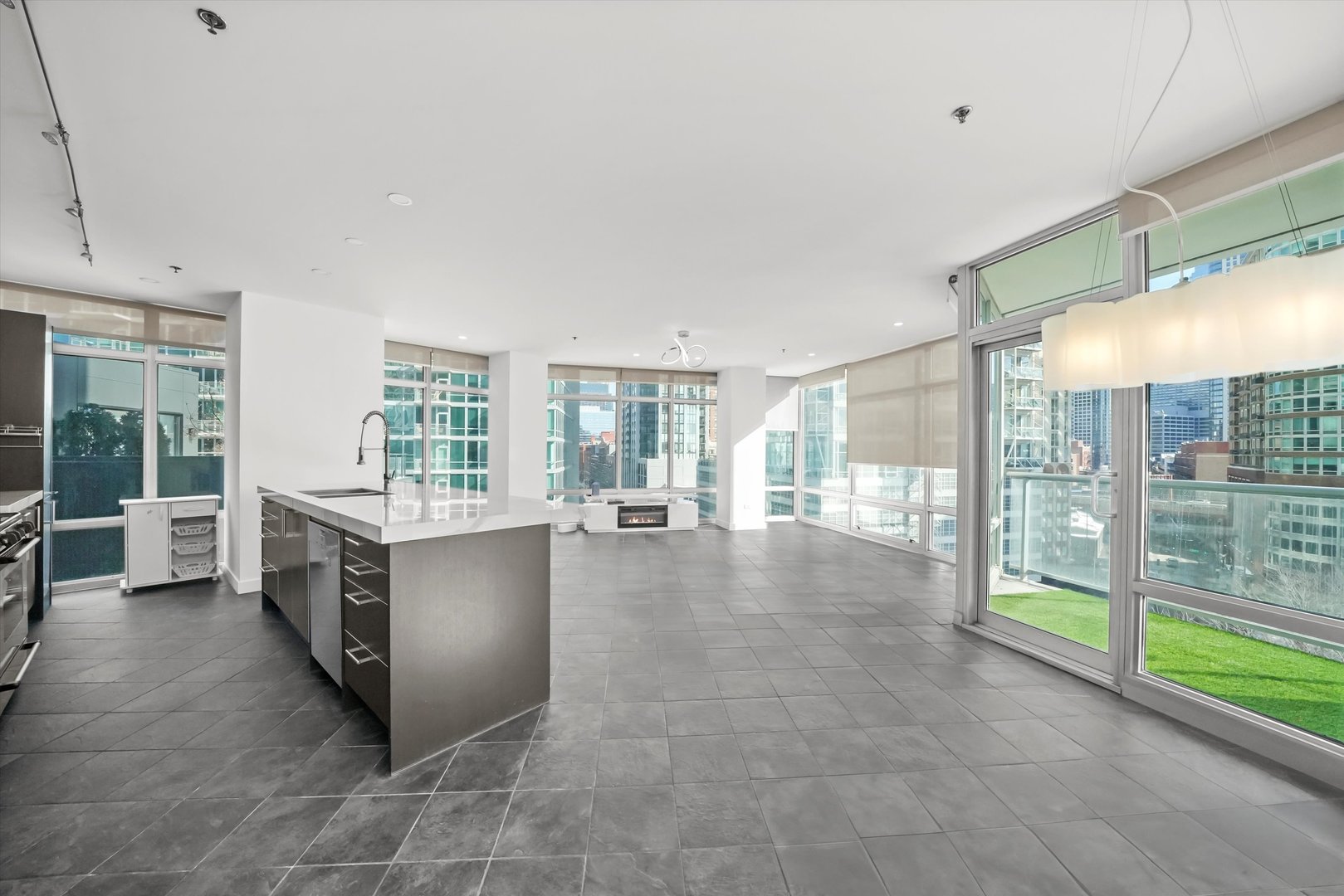 510 W ERIE Street Unit: 601