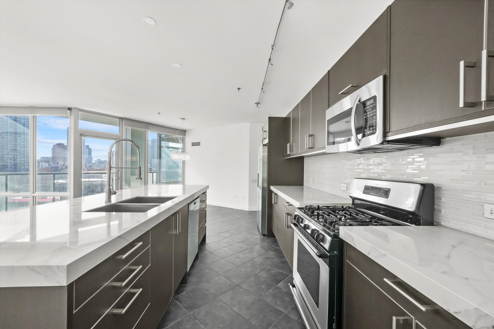 510 W ERIE Street Unit: 601