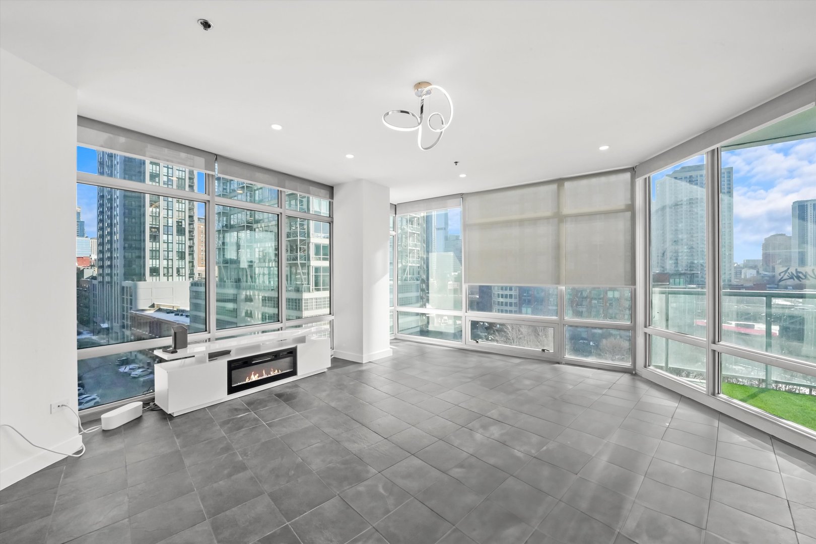 510 W ERIE Street Unit: 601