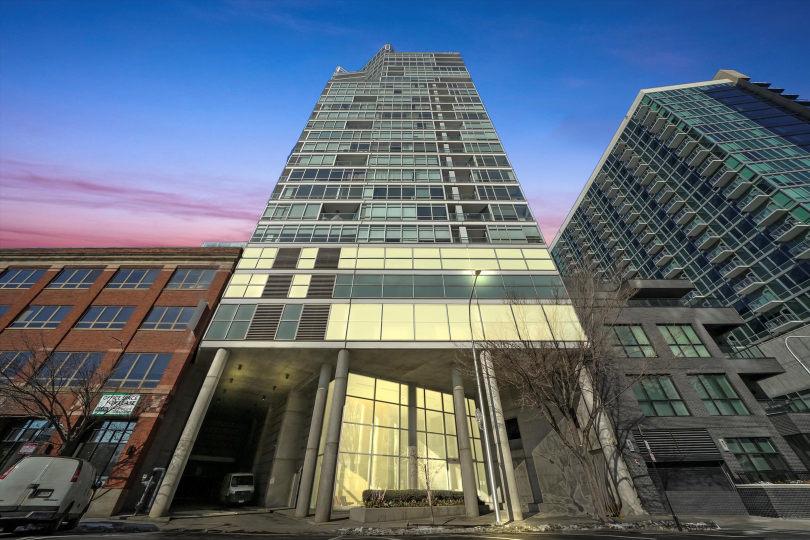 510 W ERIE Street Unit: 601