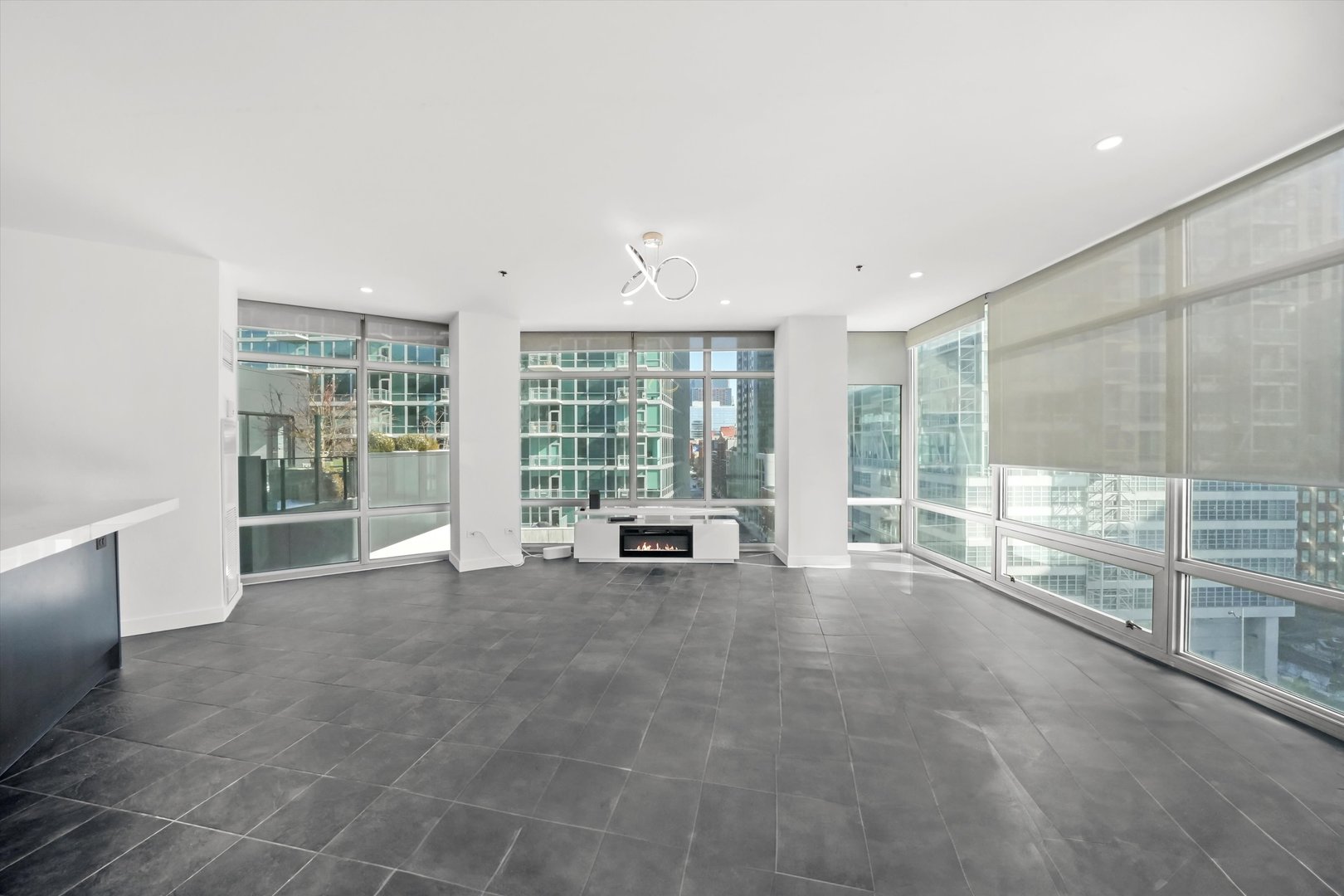 510 W ERIE Street Unit: 601