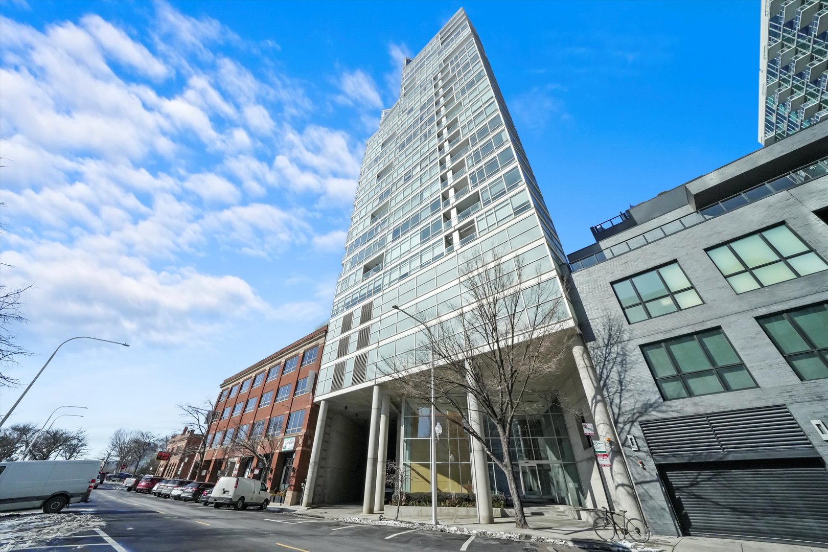 510 W ERIE Street Unit: 601