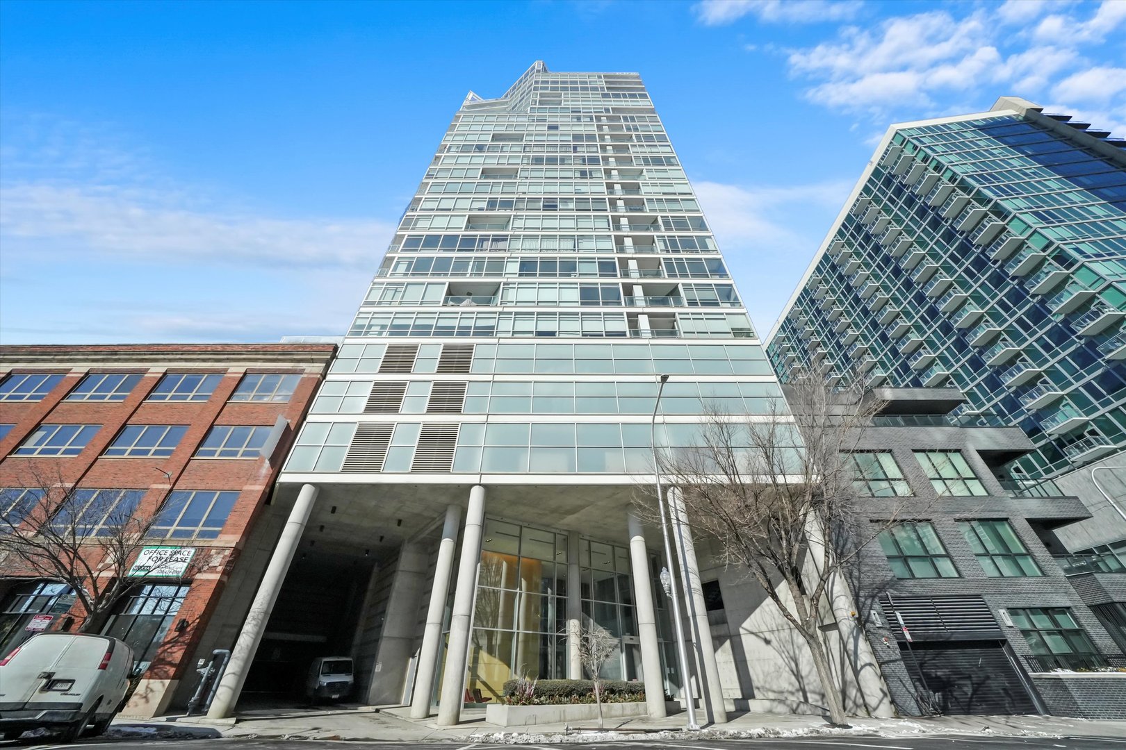 510 W ERIE Street Unit: 601