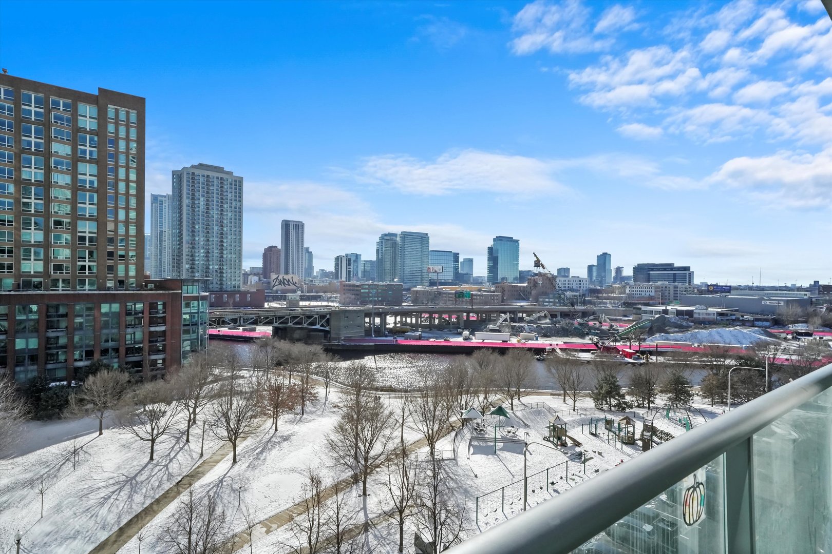 510 W ERIE Street Unit: 601
