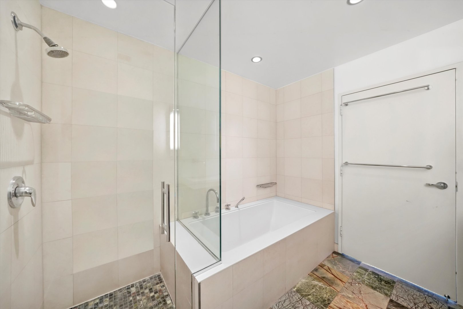 510 W ERIE Street Unit: 601
