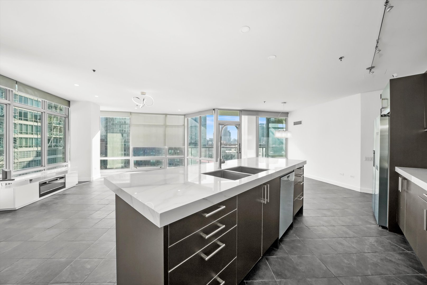510 W ERIE Street Unit: 601