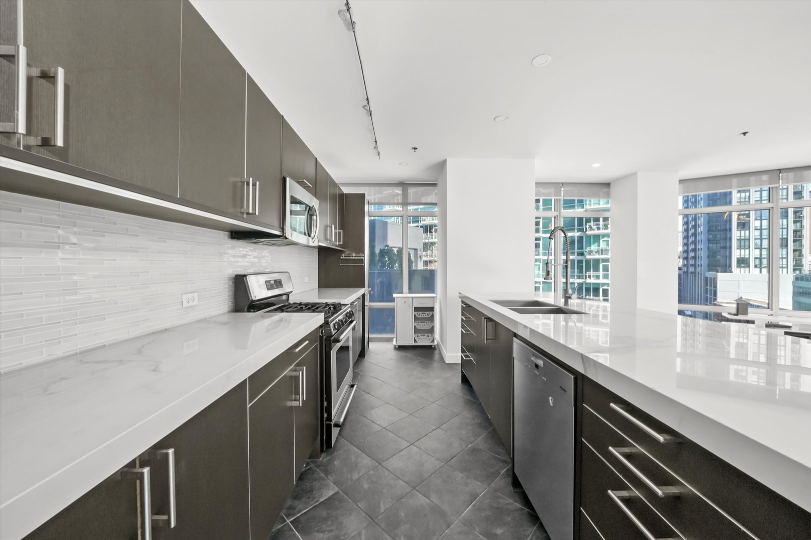 510 W ERIE Street Unit: 601